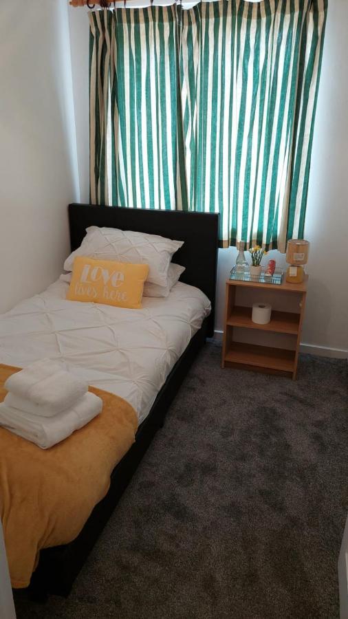 Farnworth Lizras B&B 외부 사진