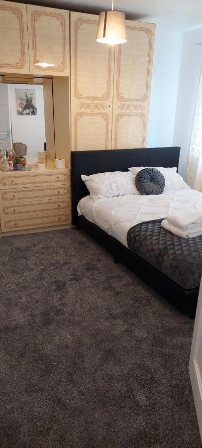 Farnworth Lizras B&B 외부 사진